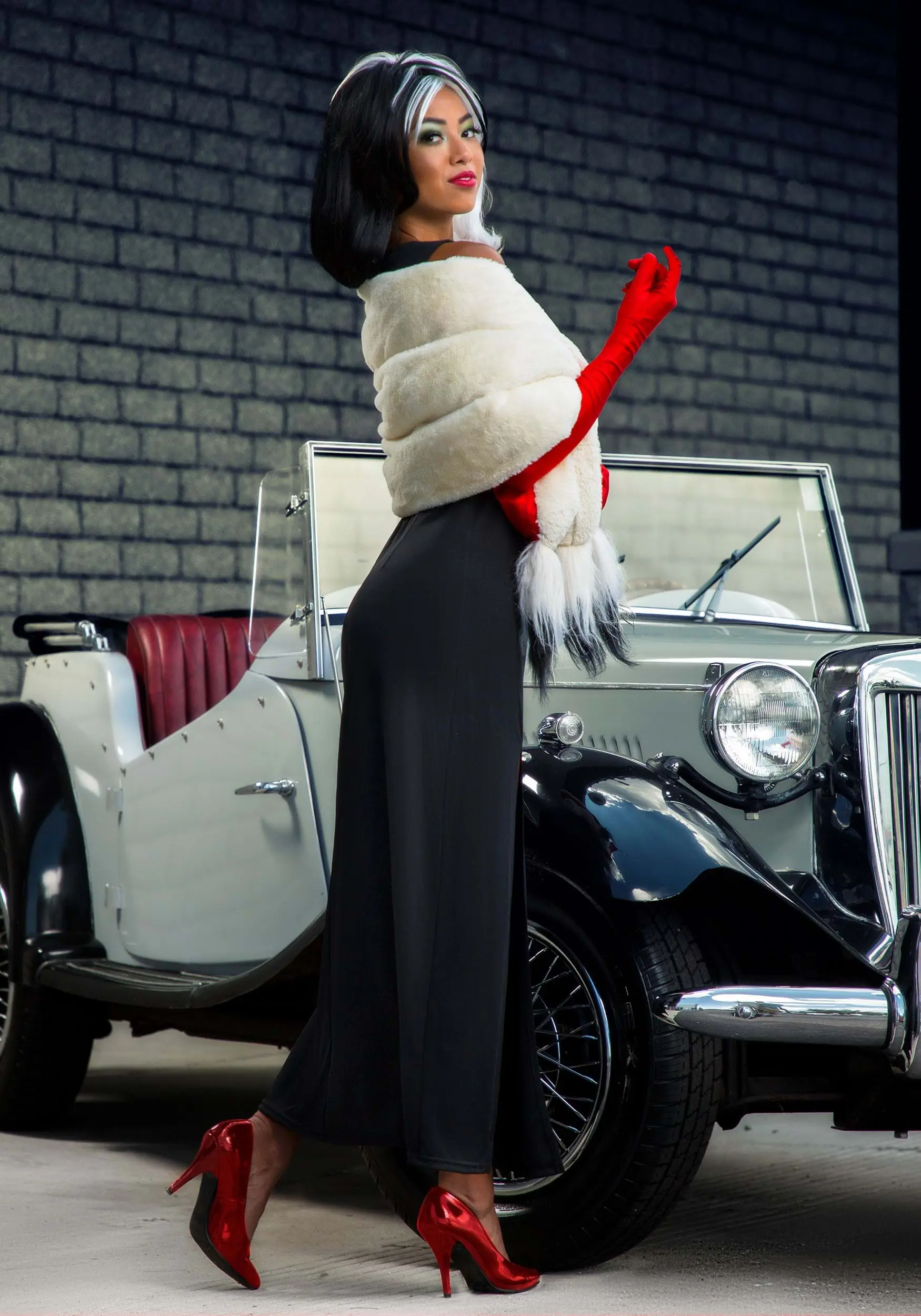 Fun Costumes Cruella De Vil Stole Costume For Women From Disney’s 101 Dalmatians 4 Fun Costumes Cruella De Vil Stole Costume For Women From Disney’s 101 Dalmatians - Image 2