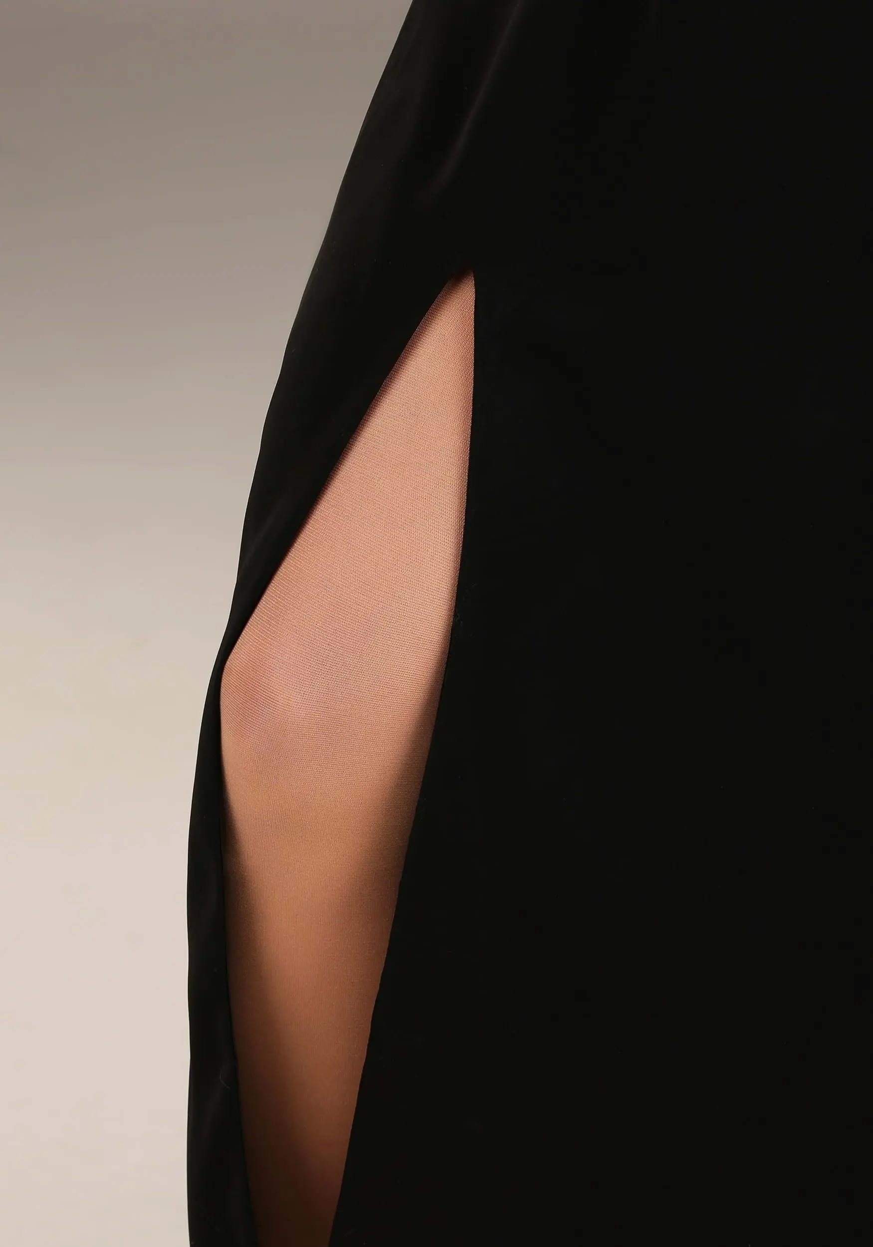 Fun Costumes Cruella De Vil Stole Costume For Women From Disney’s 101 Dalmatians 17 Fun Costumes Cruella De Vil Stole Costume For Women From Disney’s 101 Dalmatians - Image 15